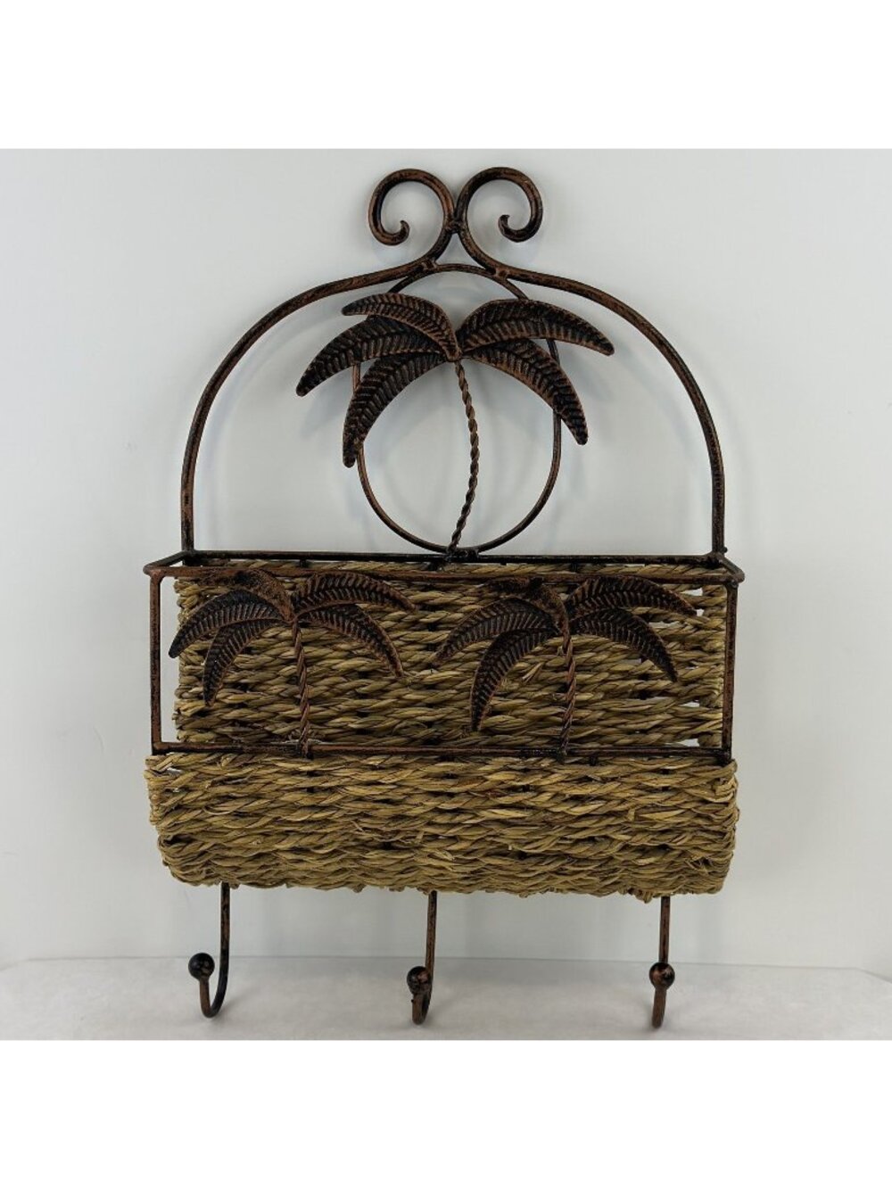 Woven Palm Tree Wall Basket Copper Metal Hooks Ratan Coastal Home Decor Organize